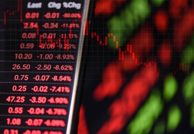 Hisse senedi kriz kırmızı fiyat damla grafik aşağı düşmek ekranda 