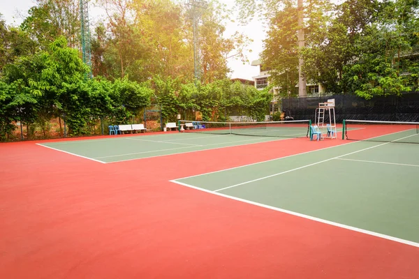室外网球场, 白线和网 — 图库照片
