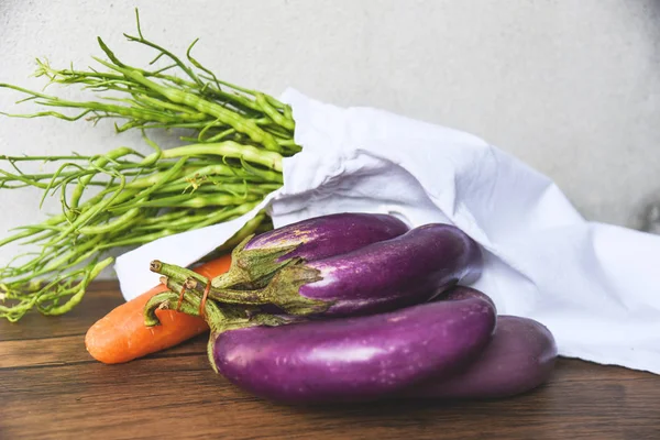 Zéro déchet moins plastique concept / Légumes frais bio i — Photo