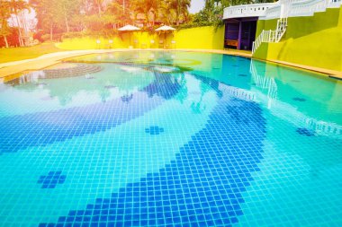 Yüzme Havuzu su mavi renkli fayans 