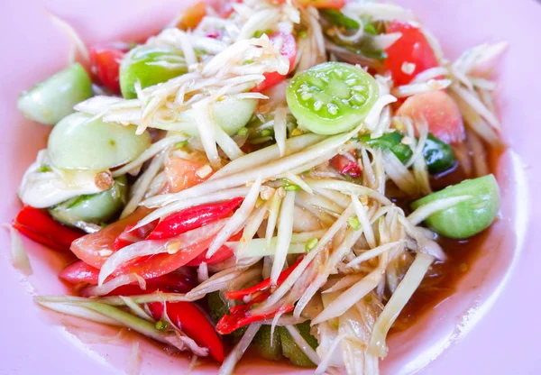 Salada de mamão verde picante / Som tam thai food — Fotografia de Stock