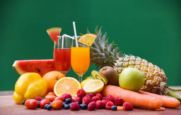 Set of tropical fruits colorful and fresh summer juice glass hea — Stock Photo, Image