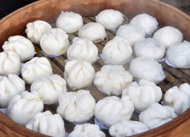 Gıda buharda pişmiş hamur tatlısı bambu üzerinde pan haşlanmış ve sıcak Çinli şeyler