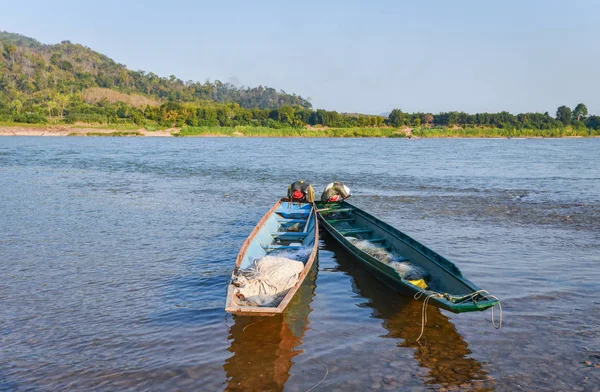 Hölzernes Fischerboot im Mekong in Asien — Stockfoto