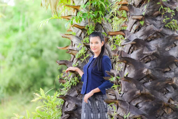 Asian women farmer in palm field nature / Portrait of beautiful — Stock Photo, Image