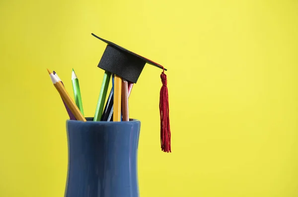 Onderwijs en terug naar school concept met graduatie GLB op Penc — Stockfoto