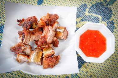 Kavrulmuş domuz kaburga doğranmış / Tay gıda Asya ızgara barbekü kaburga