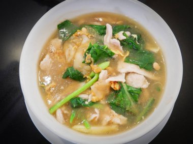 Domuz mısır ve çin Lahana sebze ile Kızarmış erişte batırılmış