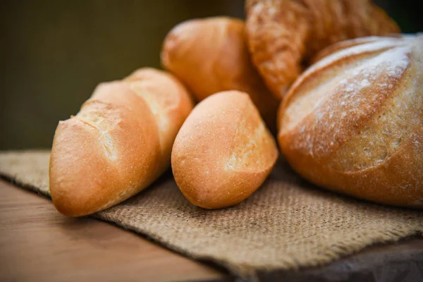 Pane e panini assortimento / Pane da forno fresco vari tipi su — Foto Stock