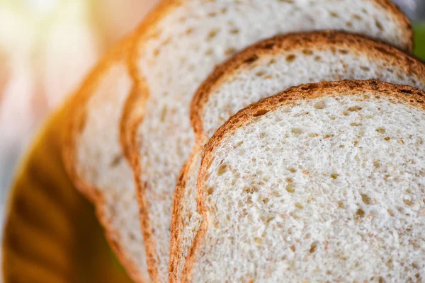 Szeletelt kenyér közelről felülnézetben-teljes kiőrlésű kenyér — Stock Fotó