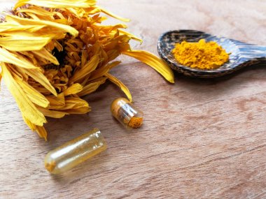 Kaşık pet ot ilaç kapsülleri için doğal özü zerdeçal