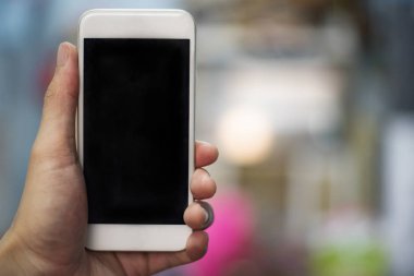 akıllı telefon el - bla ile beyaz akıllı telefon tutan adam el