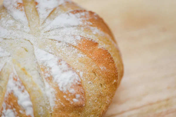 Közelről kenyér-friss péksütemény a fa háttér Homemad — Stock Fotó