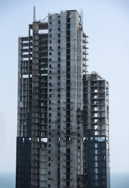 Bina inşaatı - terk edilmiş bina bitmedi 