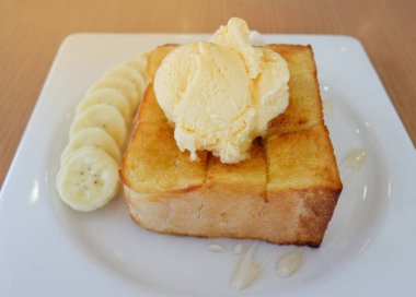 Muz meyve o ile Tatlı ekmek bal santos vanilyalı dondurma