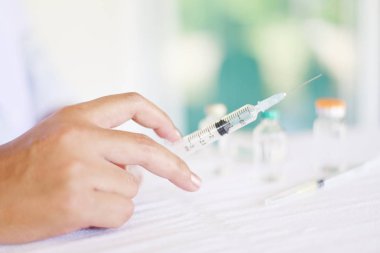 Şırınga ilaç enjeksiyon ve iğne el hemşire Asya için 