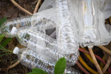 plastik şişe kirliliği ortamı - Atık yönetimini geri dönüştür 