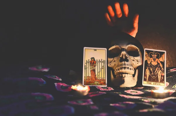 Cartas del tarot para lecturas del tarot psíquico, así como ingenio adivinación — Foto de Stock