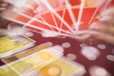 Tarot kartları ilahiyat okuma - Psişik okuma ve clairvoyan