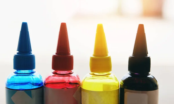 CMYK tinta palack nyomtatógéphez-színes tinta utántöltő készlet Wi — Stock Fotó