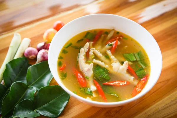 Chicken Feet Spicy Soup / Chicken Foot with hot and sour soup bo — Stock Photo, Image