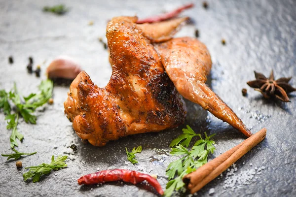 Chicken wings grill with garlic chilli herbs and spices on black — Stock Photo, Image