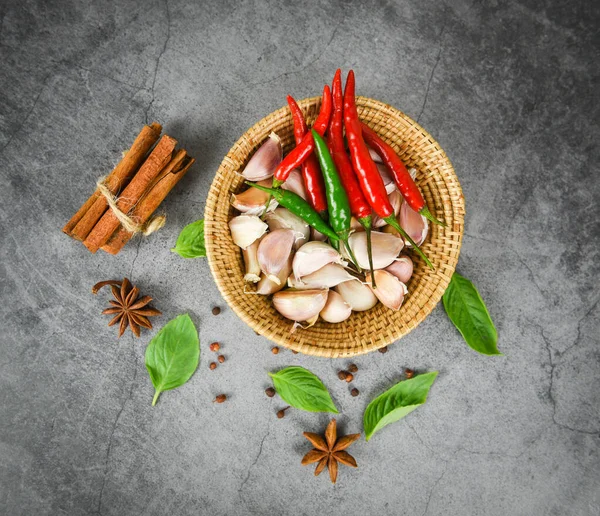 Herbs and spices ingredients Thai Food Asian spicy soup with cin — Stock Photo, Image