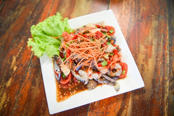 Seafood salad spicy with fresh shrimp crab cockles served on whi — Stock Photo, Image