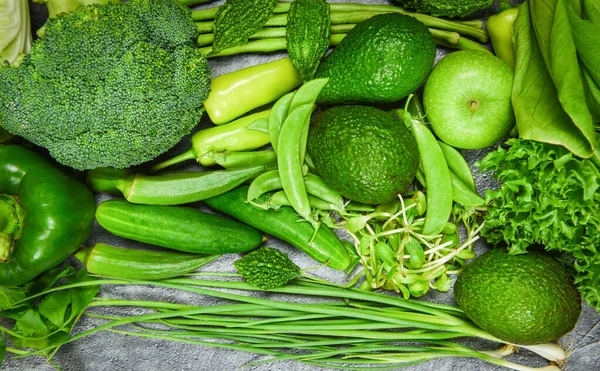 Färsk grön frukt och gröna grönsaker blandad bakgrund olika — Stockfoto