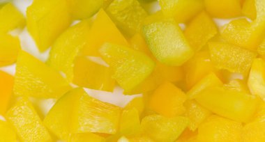 Pişmiş yemek için dolmalık biber dokusu - Sarı dolma biber dilimi b