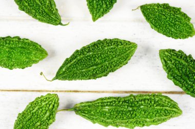 Acı kabak arkaplanı - Taze yeşil, acı kabaklar