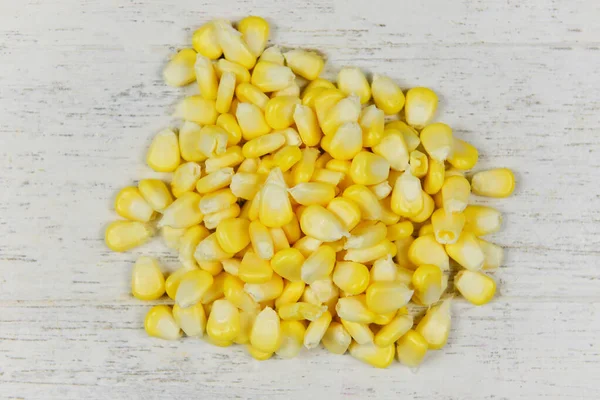 Купа жовтих кукурудзяних насіння фону для приготування — стокове фото