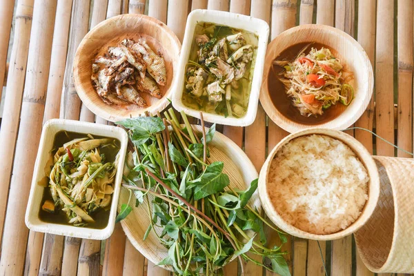 Comida Asiática Comida Callejera Tailandia Sobre Fondo Madera Vista Superior — Foto de Stock