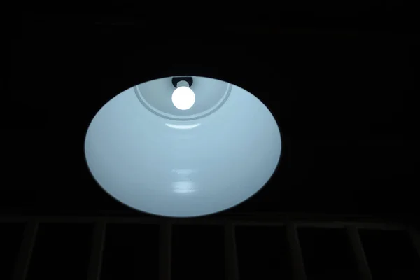 Lampe Decke Elektrische Ausrüstung Dunkle Lampe Leuchte Mit Einem Breiten — Stockfoto