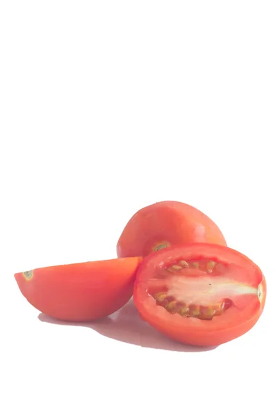 Frische Tomaten Isoliert Auf Weiß Geschnitten — Stockfoto