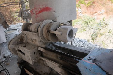 taş bir harç donanımları tarafından yapmak için