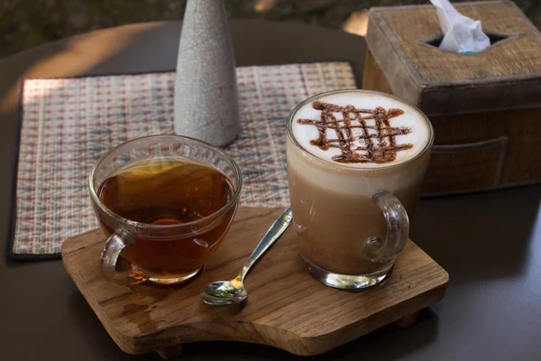Kaffeetasse Mit Tee Auf Glashalter — Stockfoto