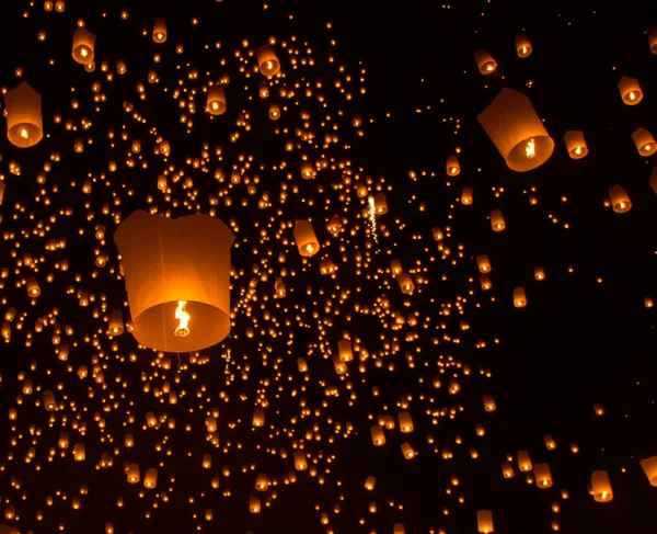 Faroles Cielo Faroles Voladores Globos Aerostáticos Loy Krathong Festival Chiang — Foto de Stock