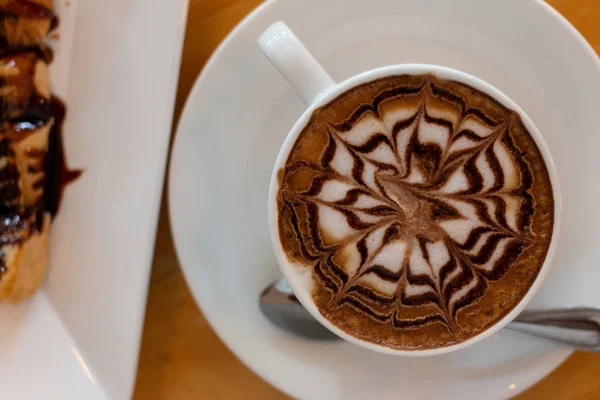 Gorący Coffee Cup Chleb Czekoladą — Zdjęcie stockowe