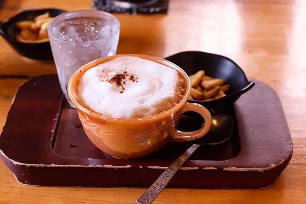 Kaffee Mit Brot Morgen Auf Dem Schreibtisch Zur Arbeit — Stockfoto