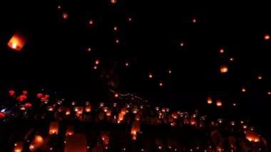 Fener Yee Peng Festivali, Loy Krathong kutlama içinde yüzen 
