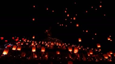 Fener Yee Peng Festivali, Loy Krathong kutlama içinde yüzen 