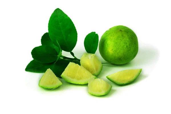 Limón Hojas Verdes Aislados Sobre Fondo Madera — Foto de Stock