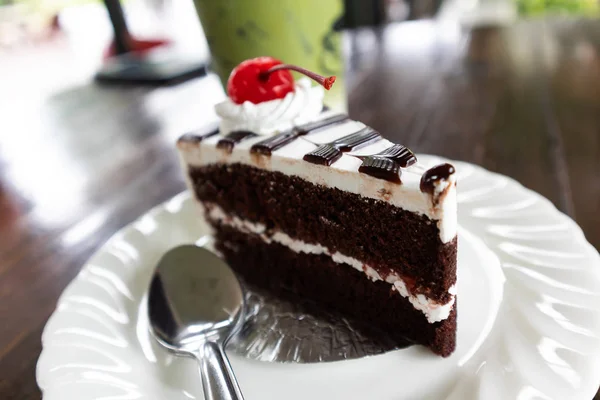 Delicioso Bolo Chocolate Xerez Placa Branca — Fotografia de Stock