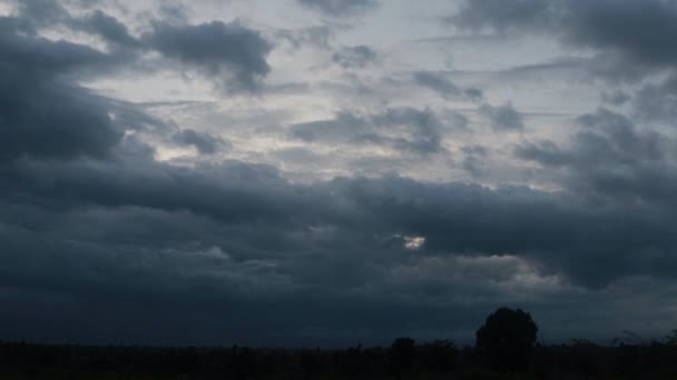 Campo Belas Nuvens Raios Sol Bela Paisagem Lapso Tempo — Vídeo de Stock