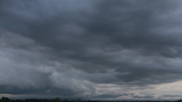 Campo Belas Nuvens Raios Sol Bela Paisagem Lapso Tempo — Vídeo de Stock