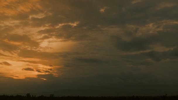 Gyönyörű Vidék Felhők Napsugarak Gyönyörű Táj Idő Telik — Stock videók
