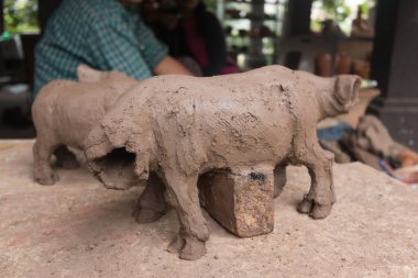 Kil kalıplama uygulamadır manda tarafından devlet kurumu, Tayland 