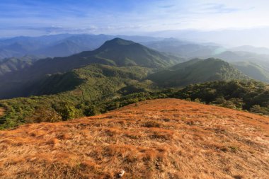 gün batımı sırasında dağın