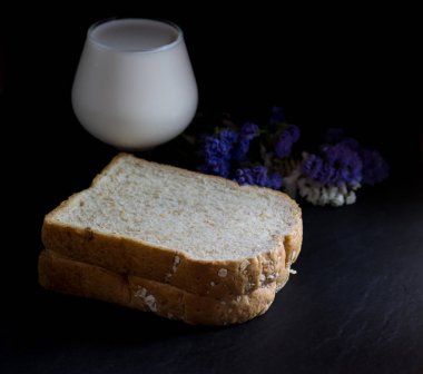 beyaz ekmek süt ile 